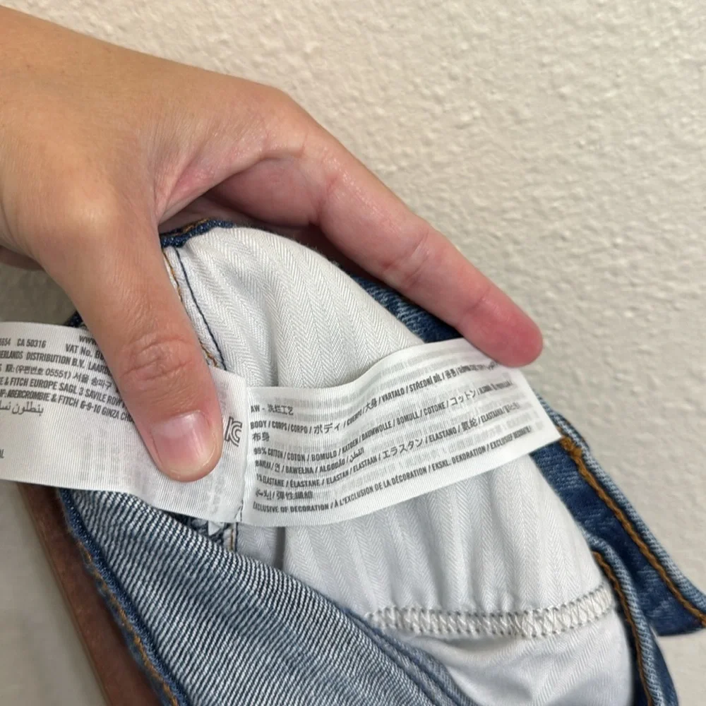Abercrombie & Fitch 90s Relaxed High Rise Jeans - Picture 4 of 5